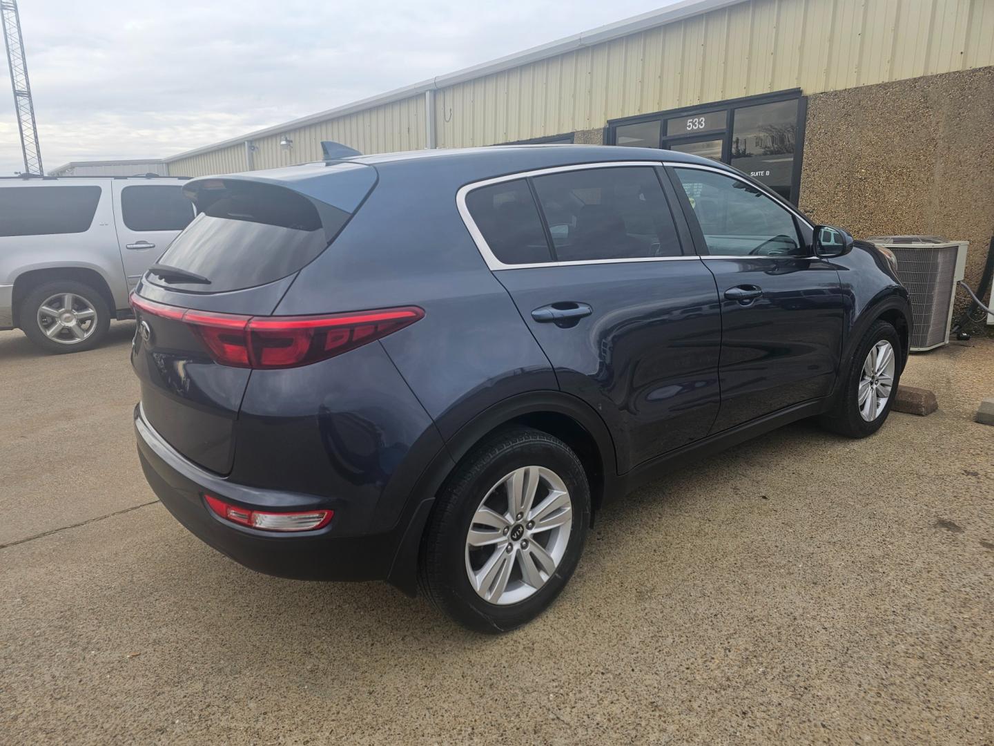 2018 BLUE Kia Sportage LX FWD (KNDPM3AC1J7) with an 2.4L V6 DOHC 24V engine, 6A transmission, located at 533 S Seven Points BLVD, Seven Points, TX, 75143, (430) 255-4030, 32.313999, -96.209351 - Photo#2